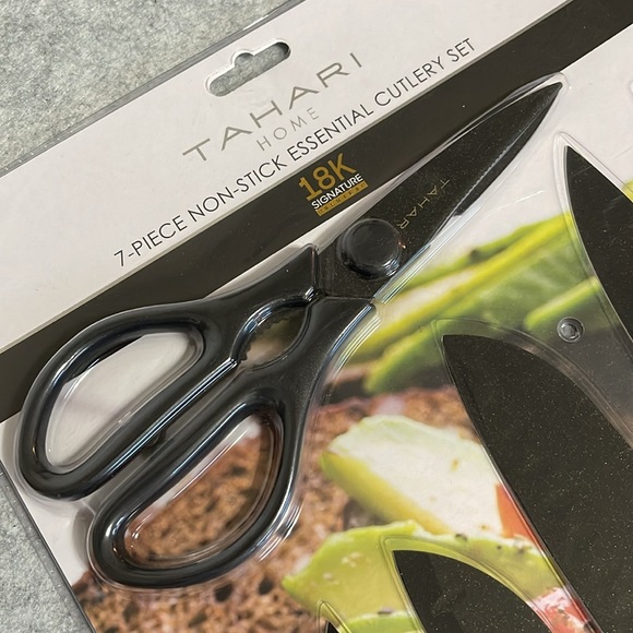 TAHARI Home 18K Signature Series 7 pc Non Stick Essential Cutlery Set - Picture 2 of 8